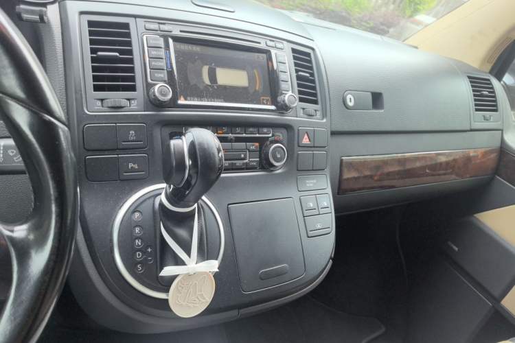 Used Volkswagen Multivan 2012 2.0 TSI Four-Wheel Drive Deluxe Edition Audio And AC Panel