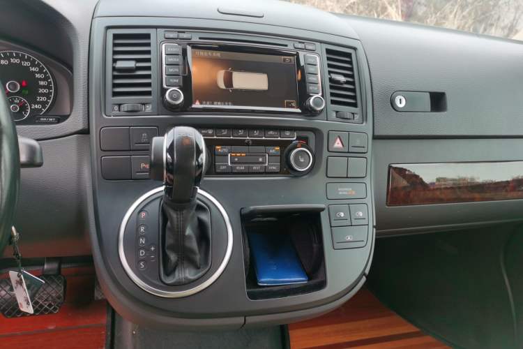 Used Volkswagen Multivan 2012 2.0 TSI Four-Wheel Drive Deluxe Edition Audio And AC Panel