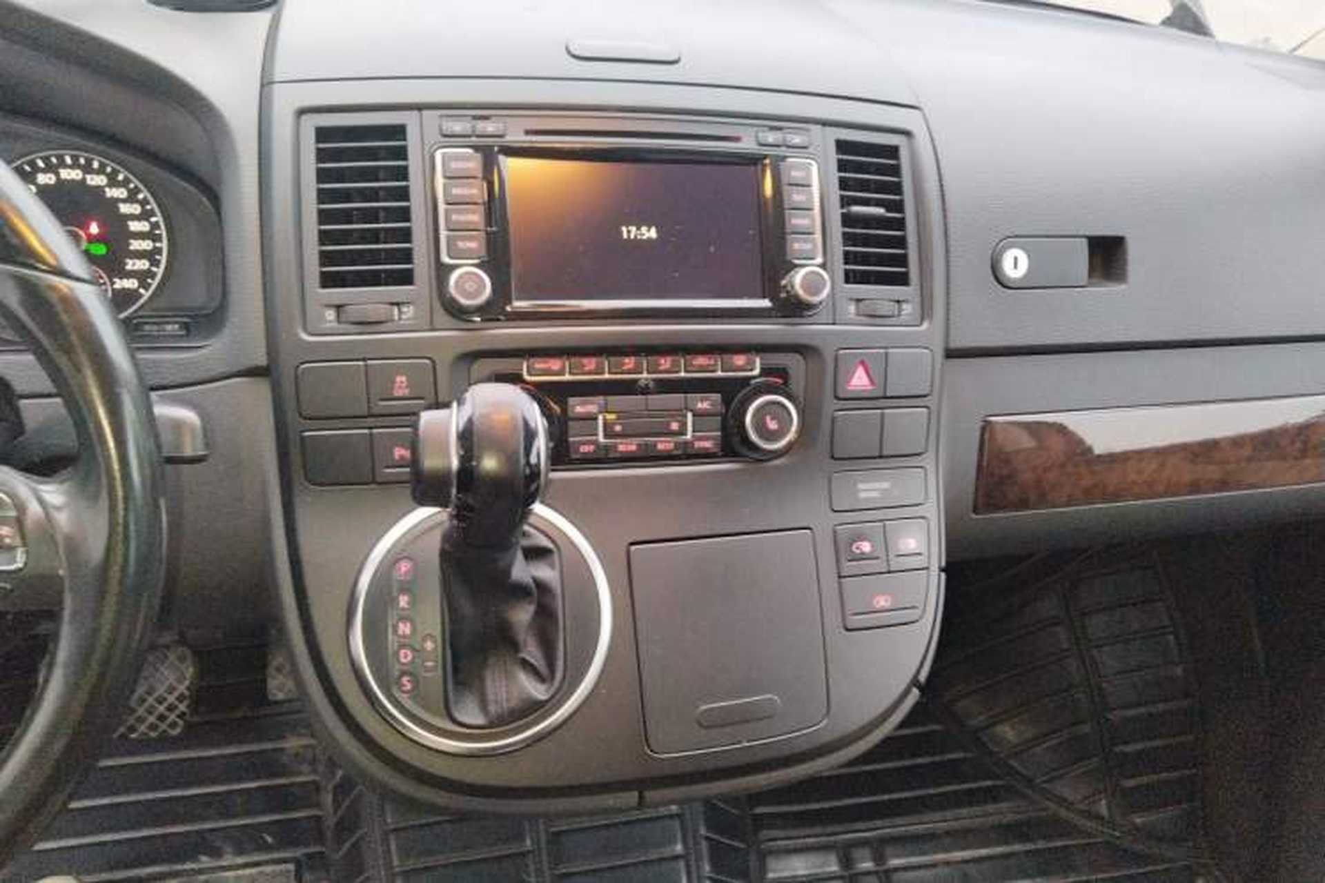 Used Volkswagen Multivan 2012 2.0 TSI Four-Wheel Drive Deluxe Edition Audio And AC Panel