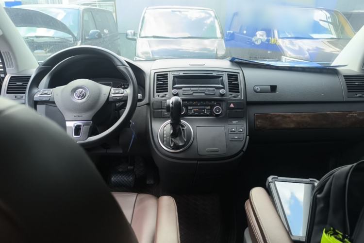 Used Volkswagen Multivan 2012 2.0 TSI Two-Wheel-Drive Luxury Edition Center Console