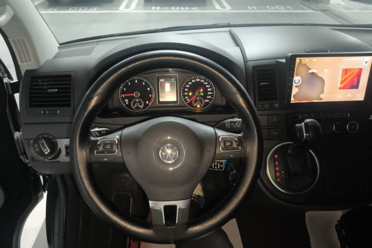 Used Volkswagen Multivan 2012 2.0 TSI Two-Wheel-Drive Luxury Edition Center Console