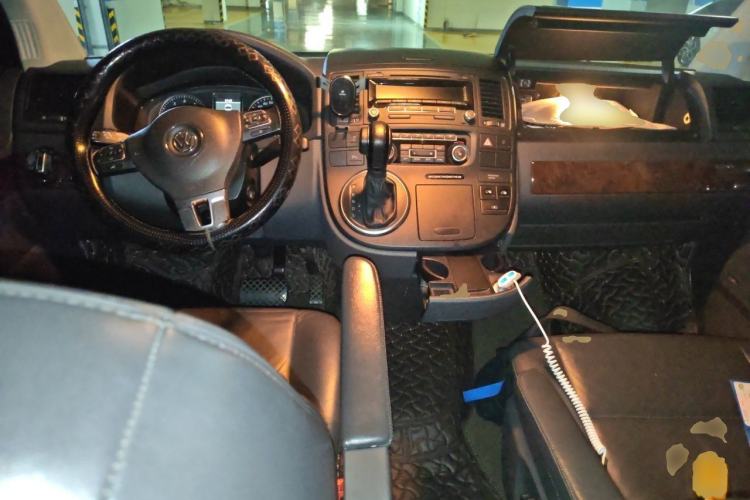 Used Volkswagen Multivan 2012 2.0 TSI Two-Wheel-Drive Luxury Edition Center Console