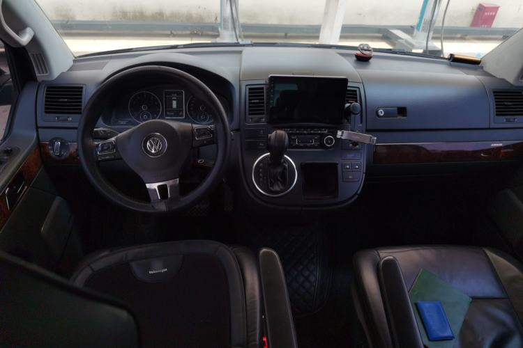 Used Volkswagen Multivan 2012 2.0 TSI Two-Wheel-Drive Luxury Edition Center Console