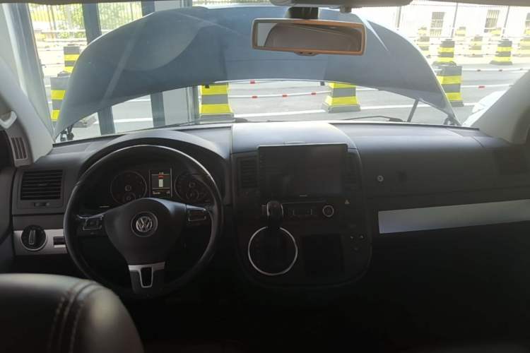 Used Volkswagen Multivan 2012 2.0 TSI Two-Wheel-Drive Luxury Edition Center Console
