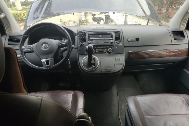 Used Volkswagen Multivan 2012 2.0 TSI Two-Wheel-Drive Luxury Edition Center Console