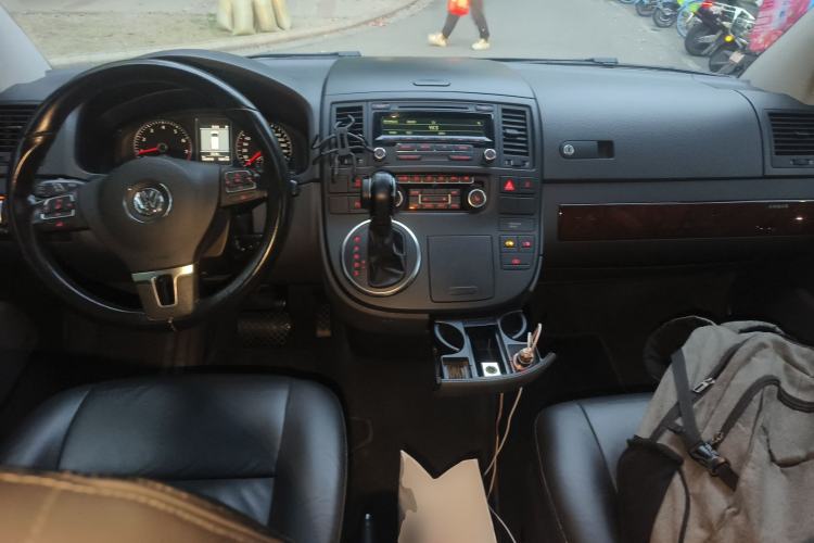 Used Volkswagen Multivan 2012 2.0 TSI Two-Wheel-Drive Luxury Edition Center Console