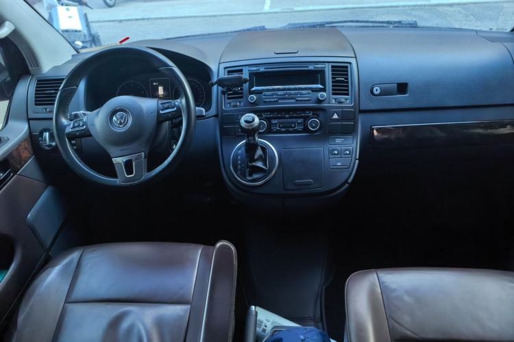 Used Volkswagen Multivan 2012 2.0 TSI Two-Wheel-Drive Luxury Edition Center Console