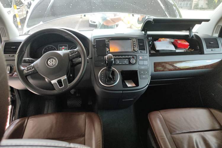 Used Volkswagen Multivan 2012 2.0 TSI Two-Wheel-Drive Luxury Edition Center Console