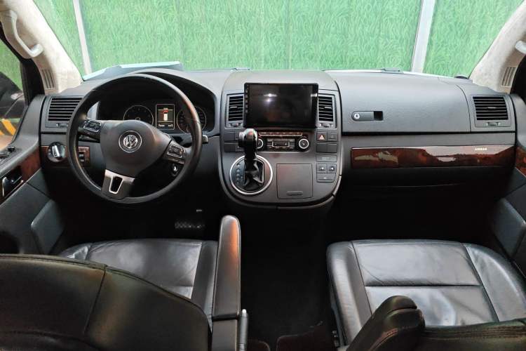 Used Volkswagen Multivan 2012 2.0 TSI Two-Wheel-Drive Luxury Edition Center Console