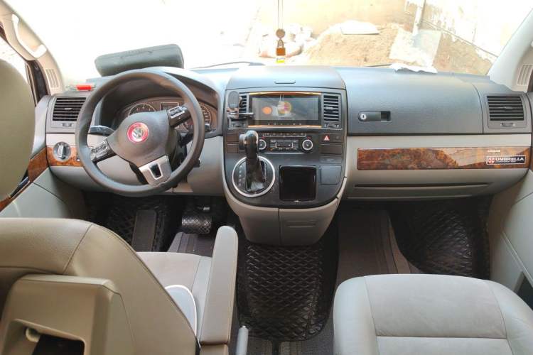 Used Volkswagen Multivan 2012 2.0 TSI Two-Wheel Drive Business Edition Center Console