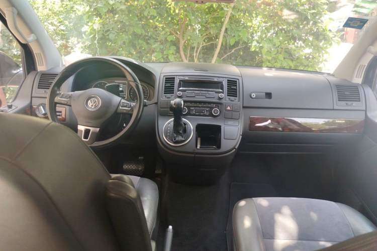 Used Volkswagen Multivan 2012 2.0 TSI Two-Wheel Drive Business Edition Center Console