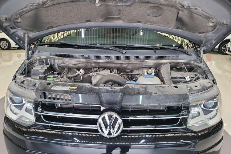Used Volkswagen Multivan 2012 2.0 TSI Four-Wheel Drive Deluxe Edition Engine Bay