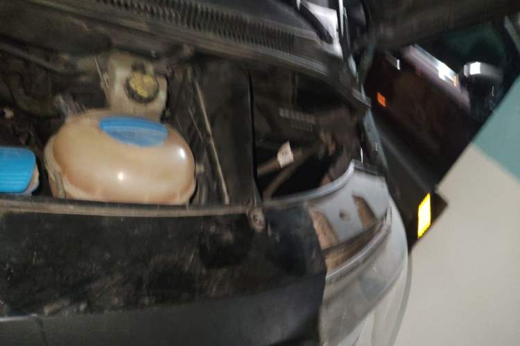 Used Volkswagen Multivan 2012 2.0 TSI Four-Wheel Drive Deluxe Edition Engine Bay Left