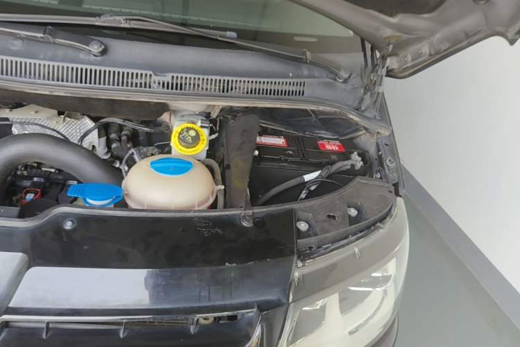Used Volkswagen Multivan 2012 2.0 TSI Two-Wheel-Drive Luxury Edition Engine Bay Left