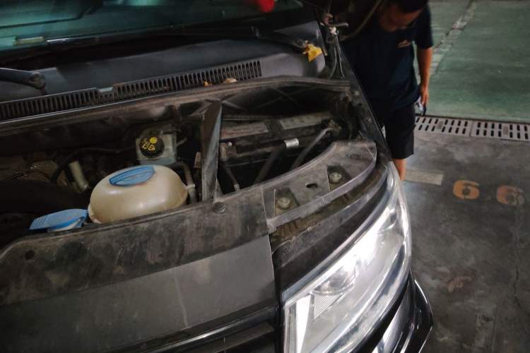 Used Volkswagen Multivan 2012 2.0 TSI Two-Wheel-Drive Luxury Edition Engine Bay Left