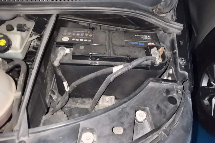 Used Volkswagen Multivan 2012 2.0 TSI Four-Wheel Drive Deluxe Edition Engine Bay Left