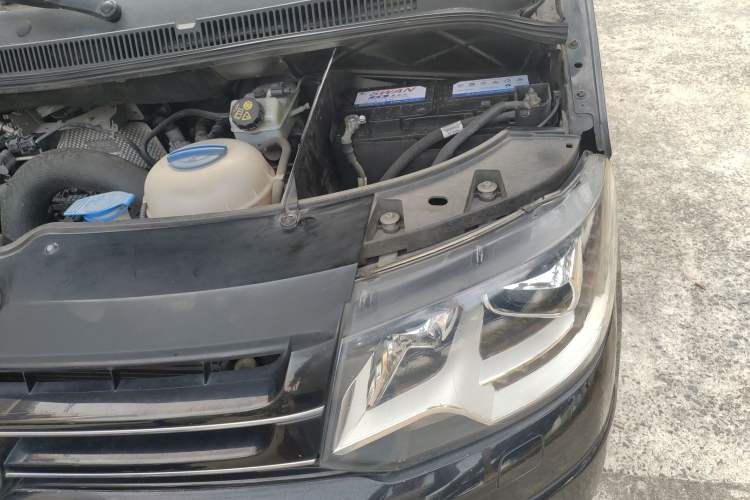 Used Volkswagen Multivan 2012 2.0 TSI Two-Wheel-Drive Luxury Edition Engine Bay Left