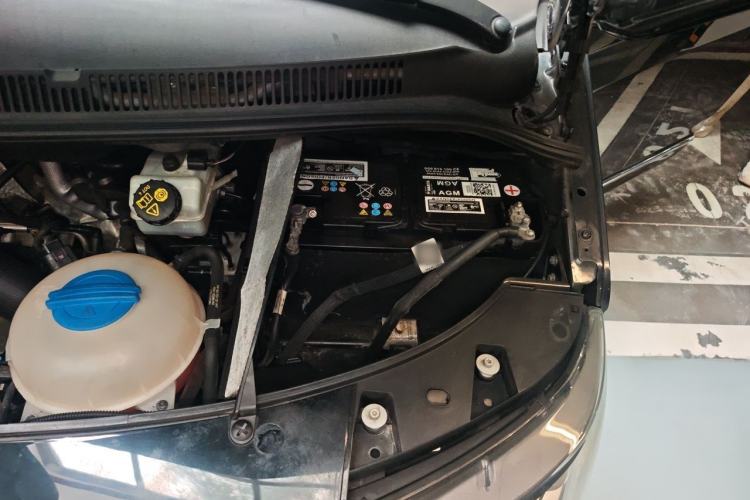Used Volkswagen Multivan 2012 2.0 TSI Two-Wheel-Drive Luxury Edition Engine Bay Left