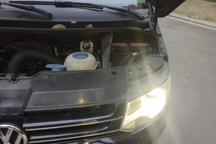 Used Volkswagen Multivan 2012 2.0 TSI Two-Wheel-Drive Luxury Edition Engine Bay Left