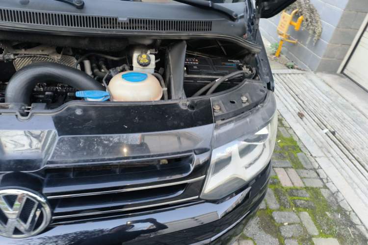 Used Volkswagen Multivan 2012 2.0 TSI Four-Wheel Drive Deluxe Edition Engine Bay Left