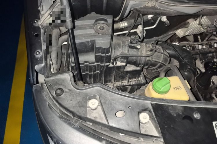 Used Volkswagen Multivan 2012 2.0 TSI Four-Wheel Drive Deluxe Edition Engine Bay Right