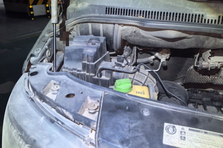 Used Volkswagen Multivan 2012 2.0 TSI Four-Wheel Drive Deluxe Edition Engine Bay Right
