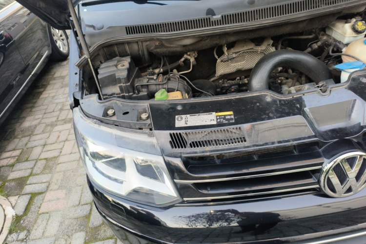 Used Volkswagen Multivan 2012 2.0 TSI Four-Wheel Drive Deluxe Edition Engine Bay Right