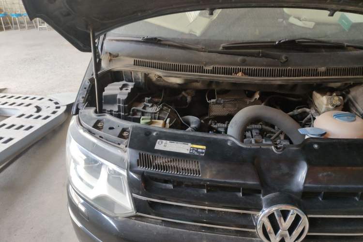 Used Volkswagen Multivan 2012 2.0 TSI Four-Wheel Drive Deluxe Edition Engine Bay Right