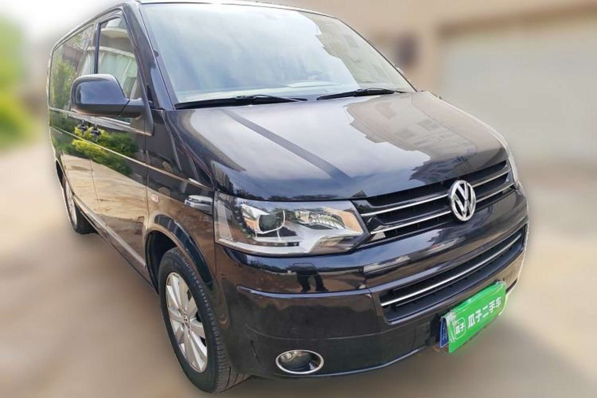 Used Volkswagen Multivan 2012 2.0 TSI Two-Wheel-Drive Luxury Edition Front Right 45 Deg