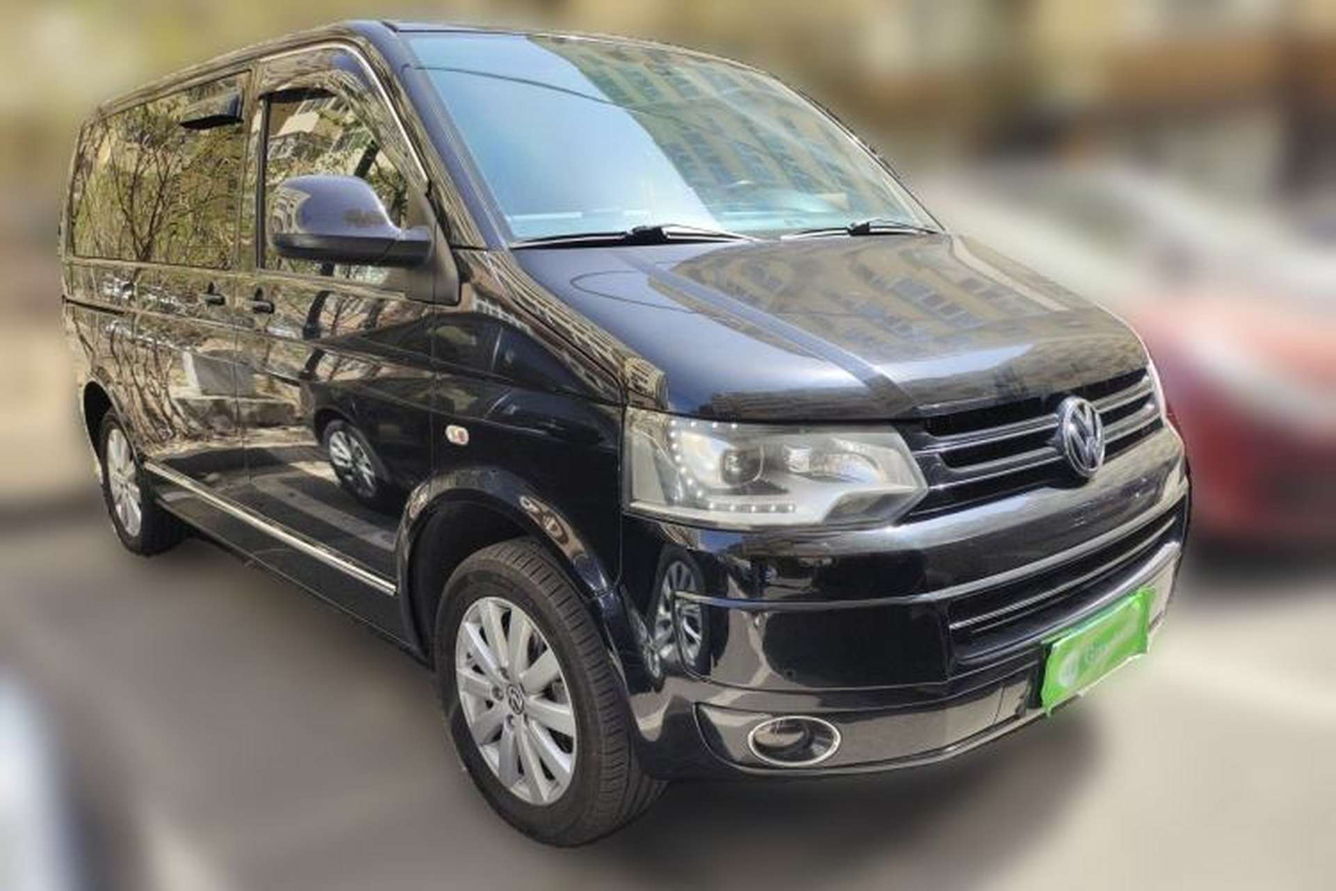 Used Volkswagen Multivan 2012 2.0 TSI Four-Wheel Drive Deluxe Edition Front Right 45 Deg