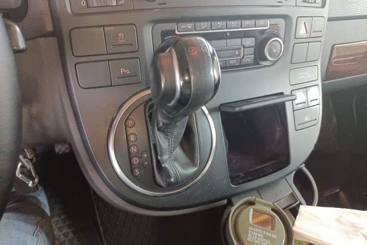 Used Volkswagen Multivan 2012 2.0 TSI Two-Wheel-Drive Luxury Edition Gear Lever