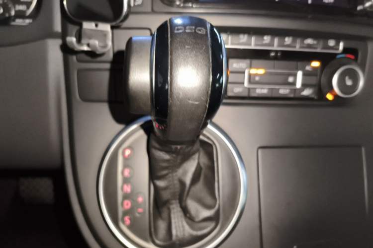 Used Volkswagen Multivan 2012 2.0 TSI Two-Wheel-Drive Luxury Edition Gear Lever