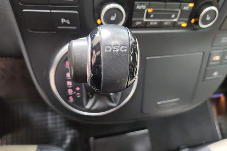 Used Volkswagen Multivan 2012 2.0 TSI Four-Wheel Drive Deluxe Edition Gear Lever