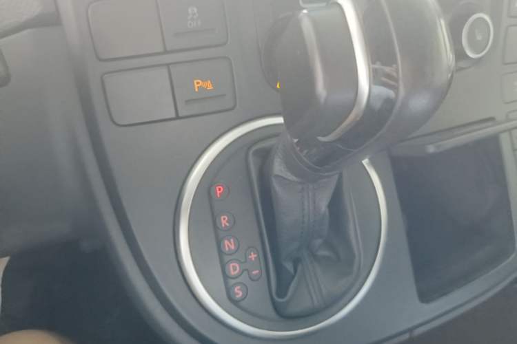 Used Volkswagen Multivan 2012 2.0 TSI Two-Wheel-Drive Luxury Edition Gear Lever