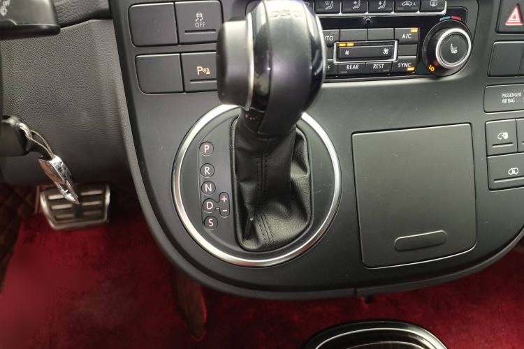 Used Volkswagen Multivan 2012 2.0 TSI Two-Wheel-Drive Luxury Edition Gear Lever