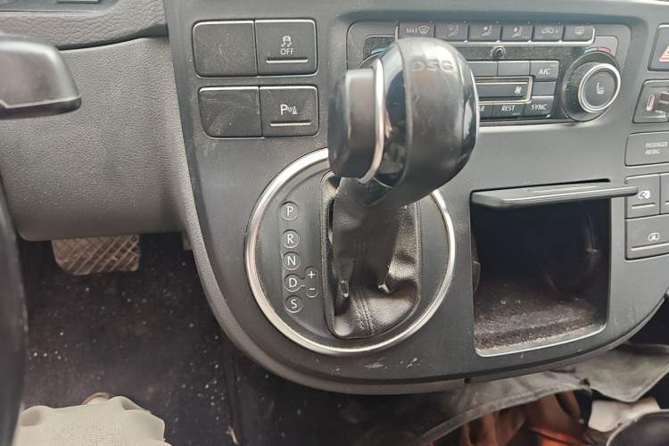 Used Volkswagen Multivan 2012 2.0 TSI Two-Wheel-Drive Luxury Edition Gear Lever