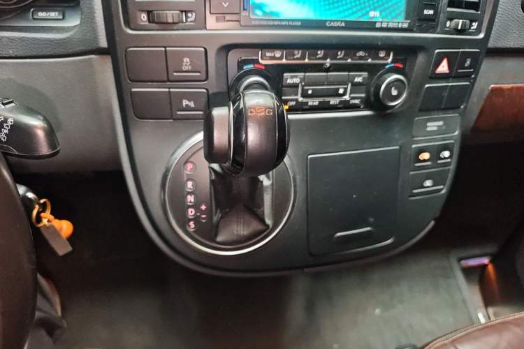 Used Volkswagen Multivan 2012 2.0 TSI Two-Wheel-Drive Luxury Edition Gear Lever