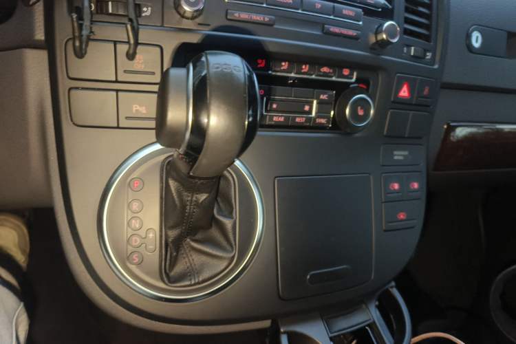 Used Volkswagen Multivan 2012 2.0 TSI Two-Wheel-Drive Luxury Edition Gear Lever