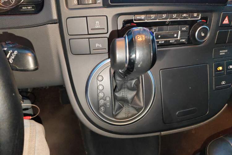 Used Volkswagen Multivan 2012 2.0 TSI Two-Wheel-Drive Luxury Edition Gear Lever
