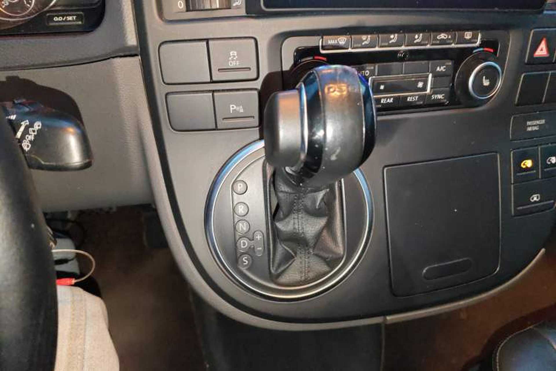 Used Volkswagen Multivan 2012 2.0 TSI Two-Wheel-Drive Luxury Edition Gear Lever