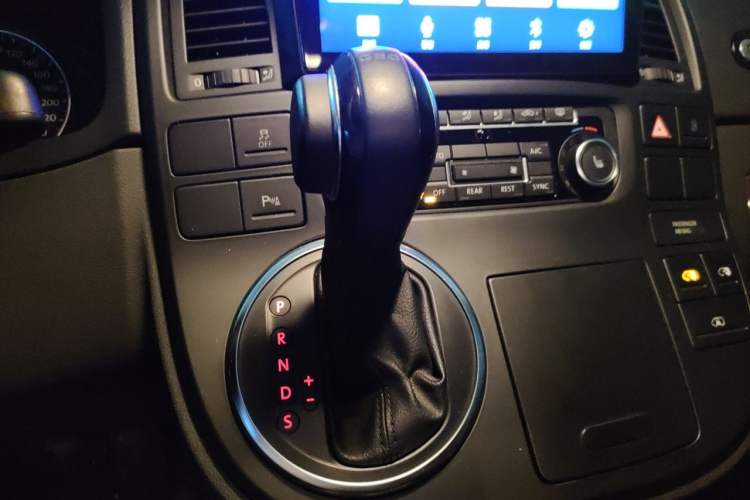 Used Volkswagen Multivan 2012 2.0 TSI Two-Wheel-Drive Luxury Edition Gear Lever