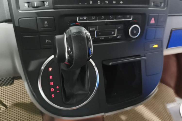 Used Volkswagen Multivan 2012 2.0 TSI Two-Wheel Drive Business Edition Gear Lever
