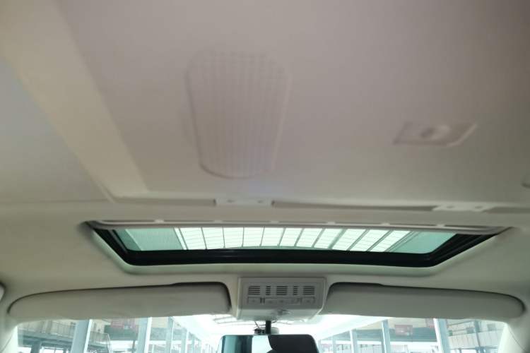 Used Volkswagen Multivan 2012 2.0 TSI Two-Wheel-Drive Luxury Edition Headliner