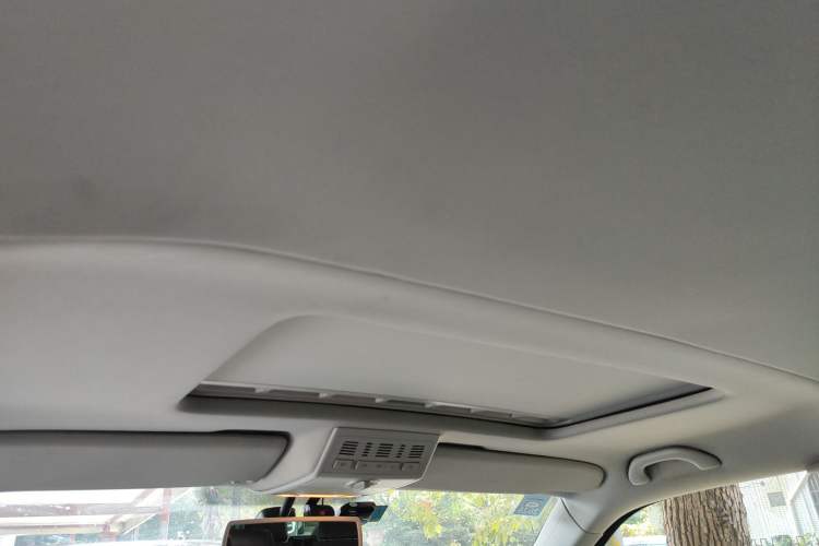 Used Volkswagen Multivan 2012 2.0 TSI Two-Wheel-Drive Luxury Edition Headliner