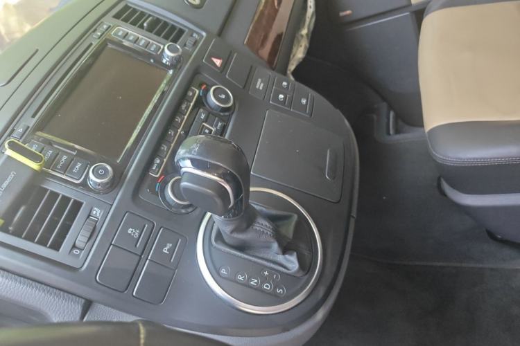 Used Volkswagen Multivan 2012 2.0 TSI Four-Wheel Drive Deluxe Edition Interior 1