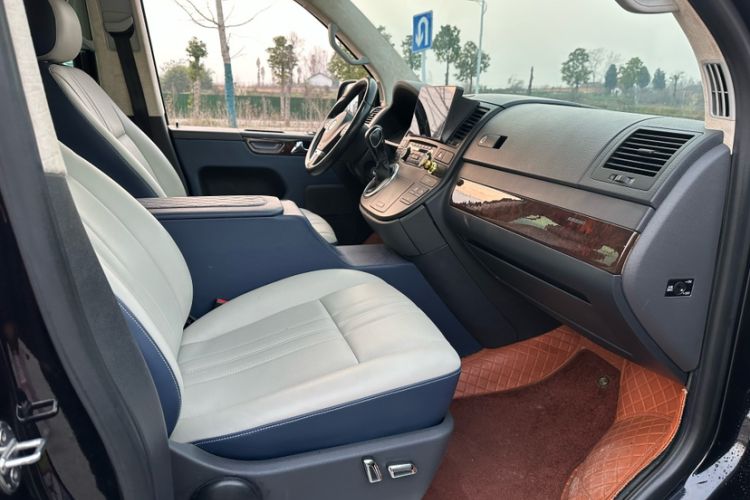Used Volkswagen Multivan 2012 2.0 TSI Two-Wheel-Drive Luxury Edition Interior 2