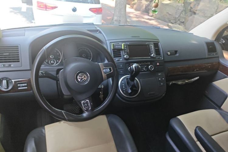 Used Volkswagen Multivan 2012 2.0 TSI Four-Wheel Drive Deluxe Edition Interior 2