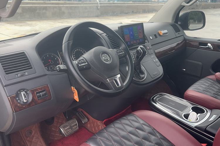 Used Volkswagen Multivan 2012 2.0 TSI Two-Wheel-Drive Luxury Edition Interior 2
