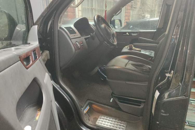 Used Volkswagen Multivan 2012 2.0 TSI Two-Wheel-Drive Luxury Edition Interior 3