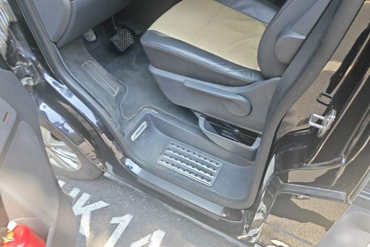 Used Volkswagen Multivan 2012 2.0 TSI Four-Wheel Drive Deluxe Edition Interior 3